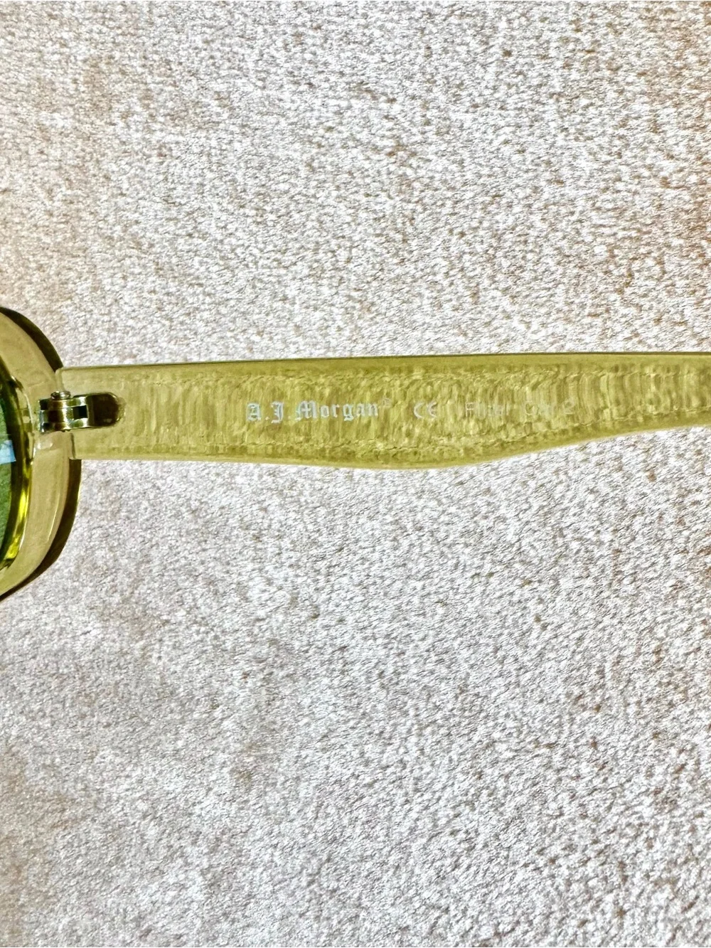 Y2K-Style Green Rectangular Sunglasses